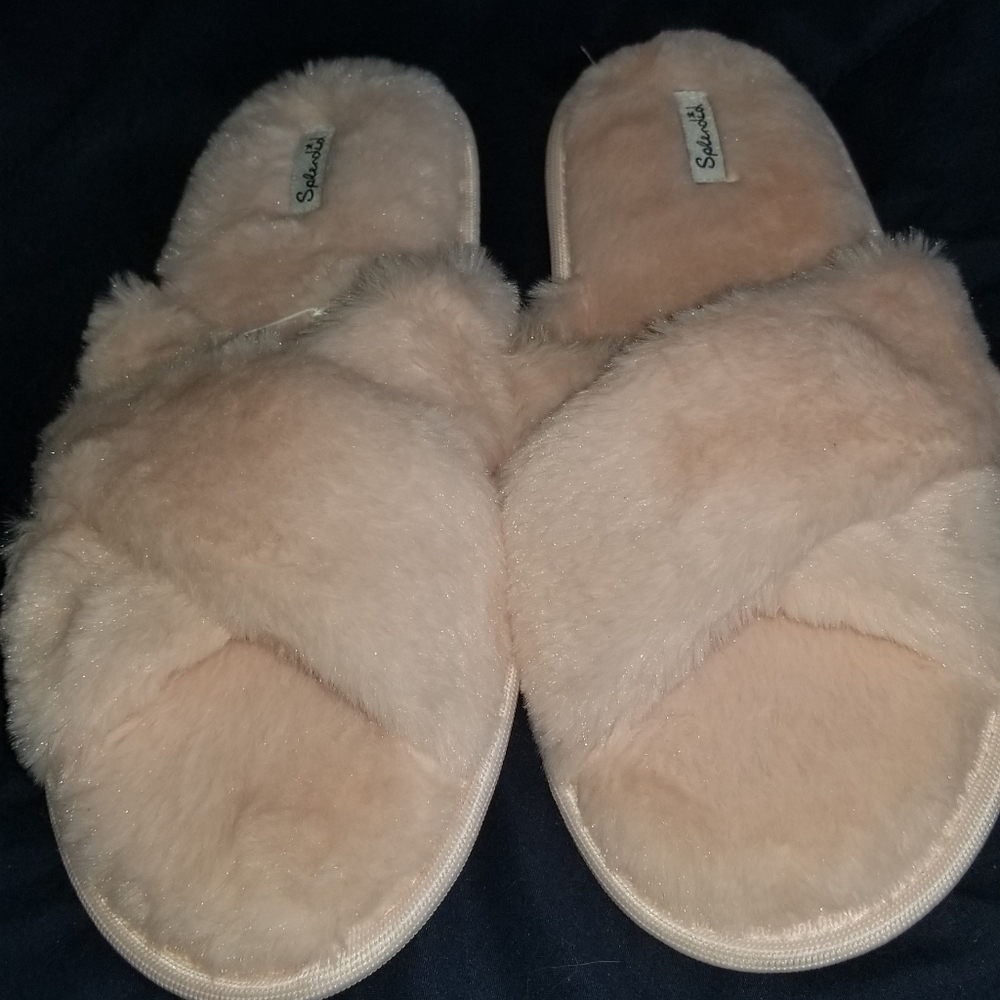 Splendid. Soft fuzzy sleepers. Size M/L. Color: Soft pink. New.